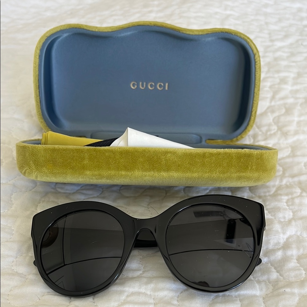 Gucci Black Oversized Sunglasses